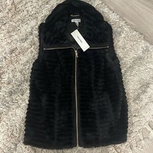 BNWT Calvin Klein faux fur SZ S black vest